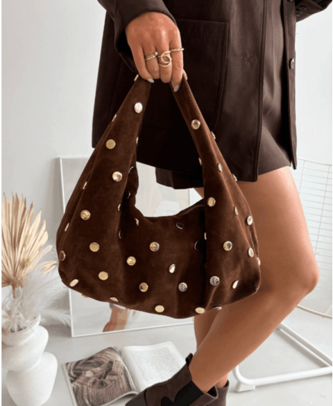 Verstos odos rankinė – stilinga, elegantiška ir funkcionali, su aukštos kokybės dizaino akcentais kasdienai ir progoms