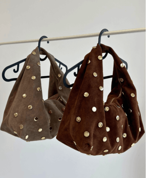 Verstos odos rankinė – stilinga, elegantiška ir funkcionali, su aukštos kokybės dizaino akcentais kasdienai ir progoms